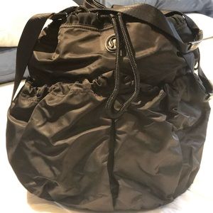 Lululemon black workout bucket bag - used once new